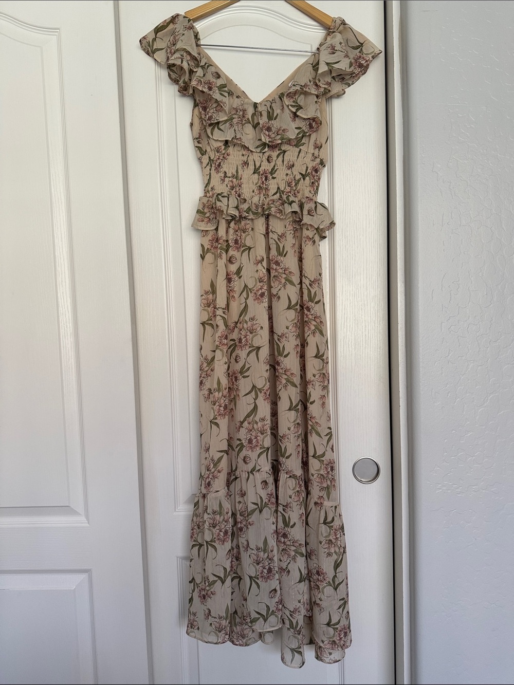 ASTR the Label beige floral print flowy smocked ruffled maxi dress